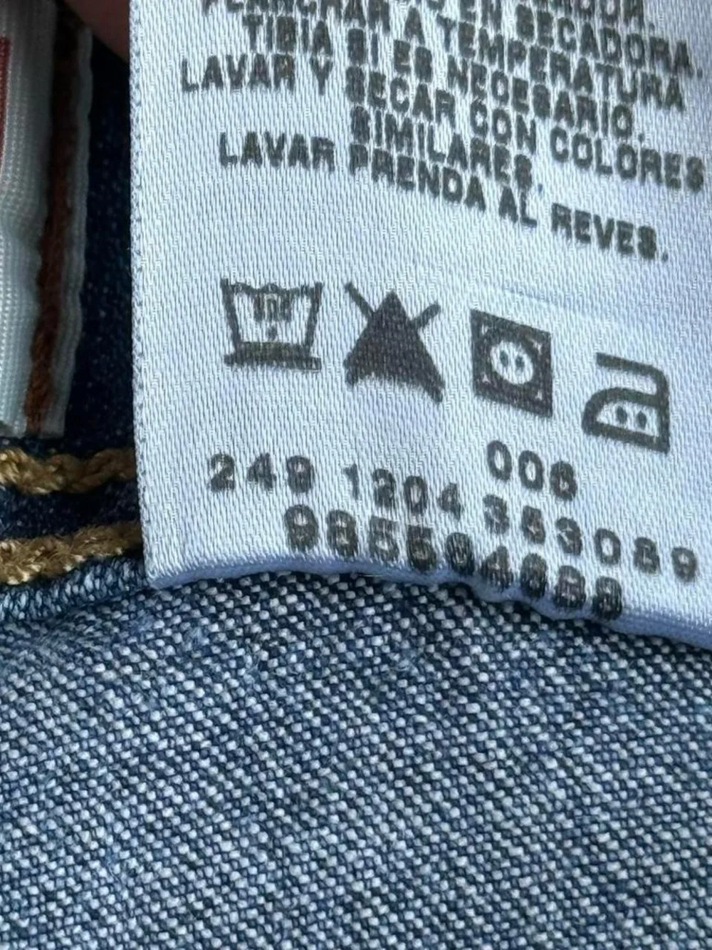 2000s Levi's denim shorts